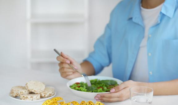 PG电子官方网站如何才能够控制饮食？这几个方法能帮你降低食欲让你更快瘦下来(图2)